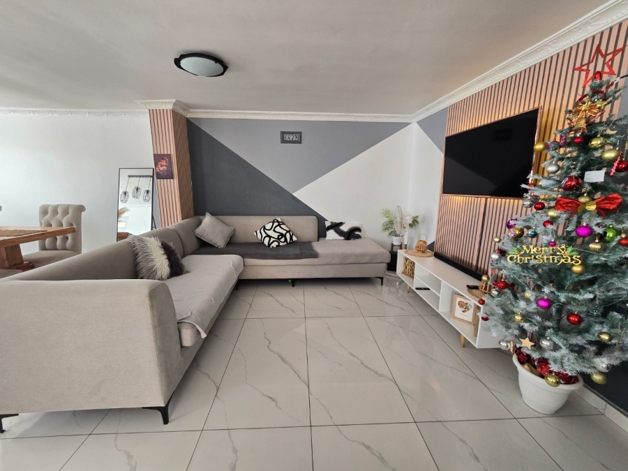 5 Bedroom Property for Sale in Portlands Western Cape